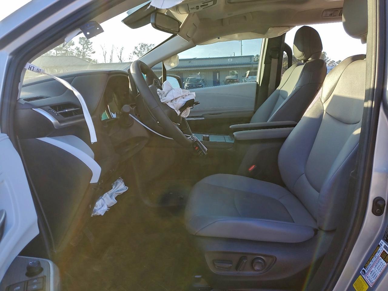 2025 TOYOTA SIENNA