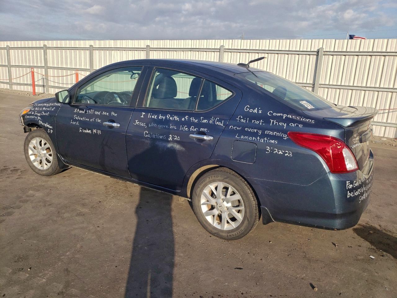 2017 NISSAN VERSA