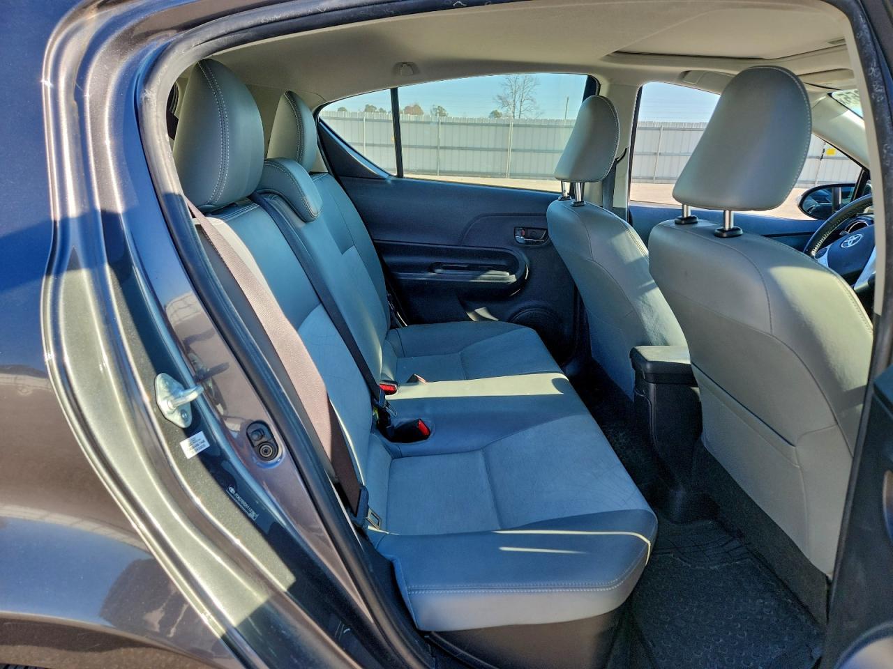 2016 TOYOTA Prius c