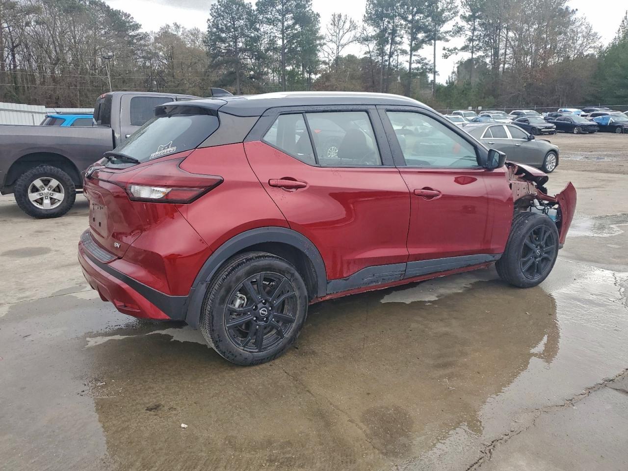 2024 NISSAN KICKS