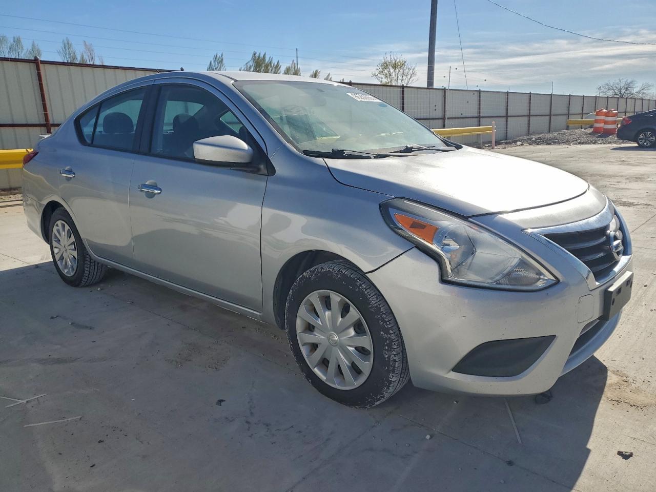 2017 NISSAN VERSA