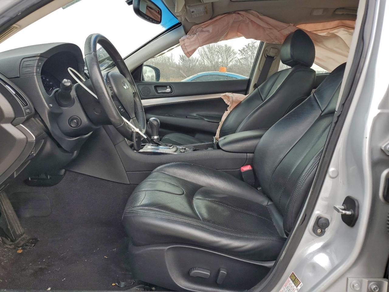 2011 INFINITI G37
