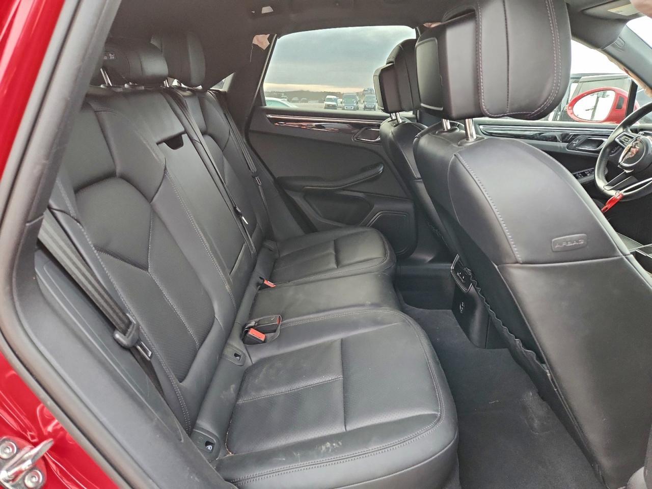 2023 PORSCHE Macan