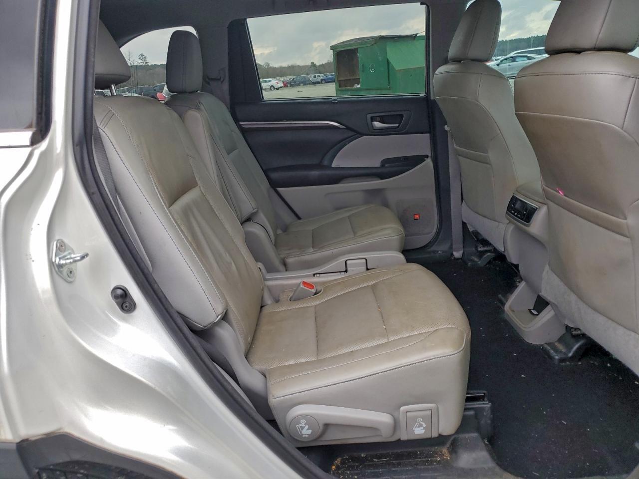 2016 TOYOTA HIGHLANDER