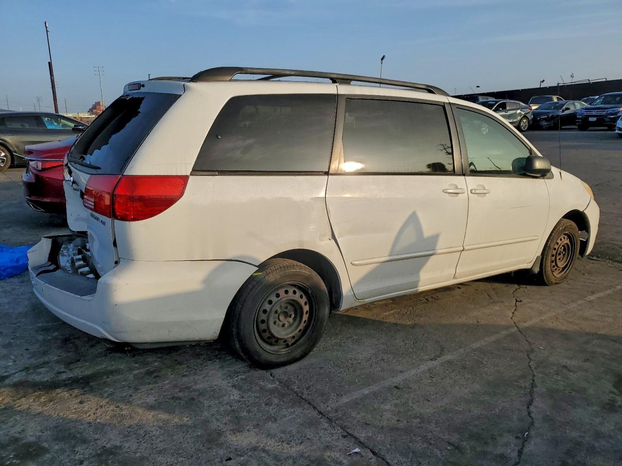 2004 TOYOTA SIENNA