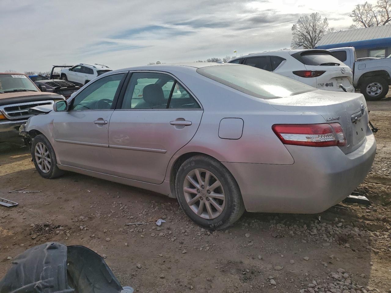 2011 TOYOTA CAMRY