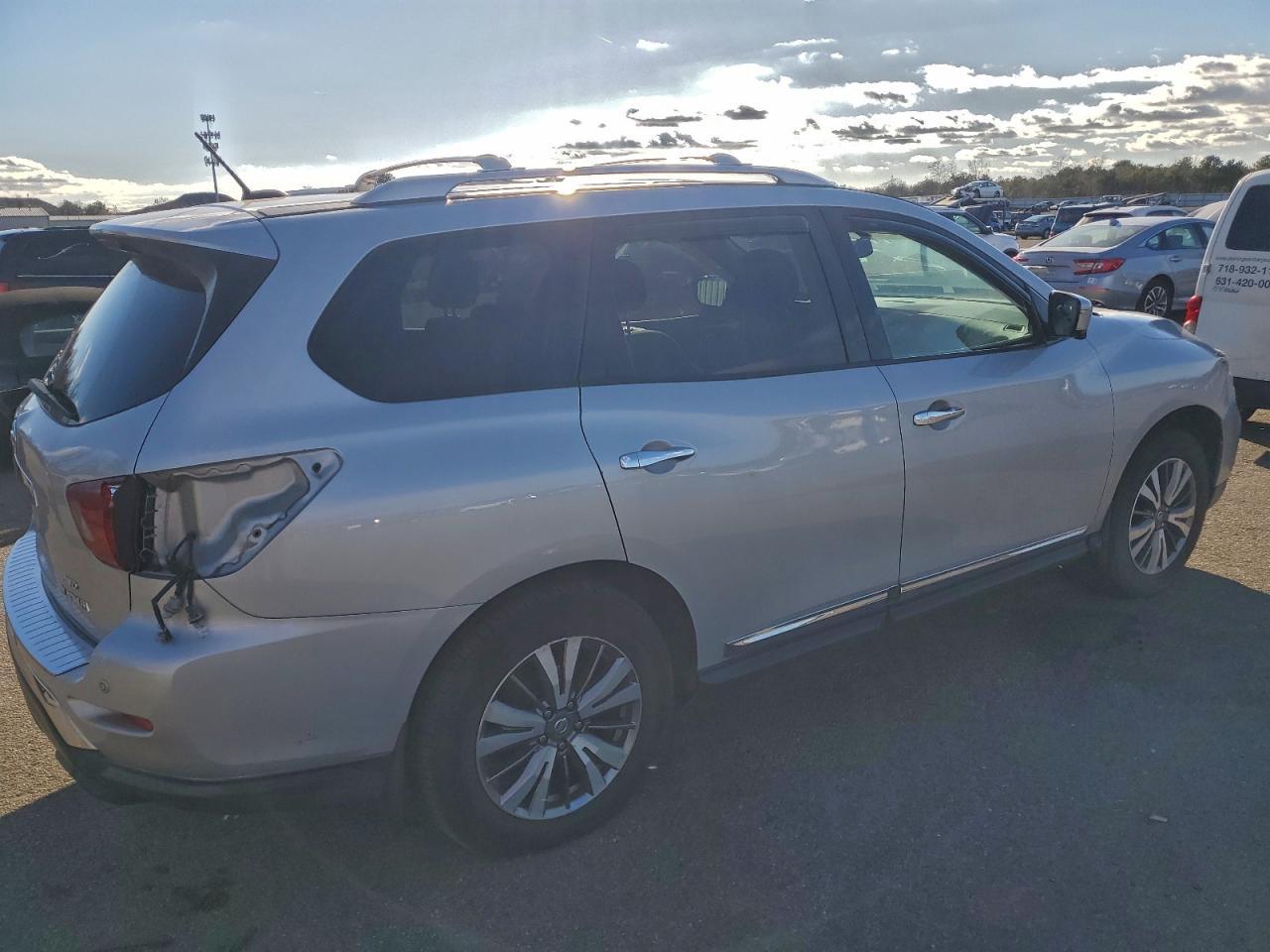 2017 NISSAN PATHFINDER