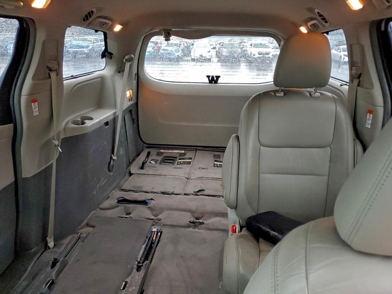2015 TOYOTA SIENNA