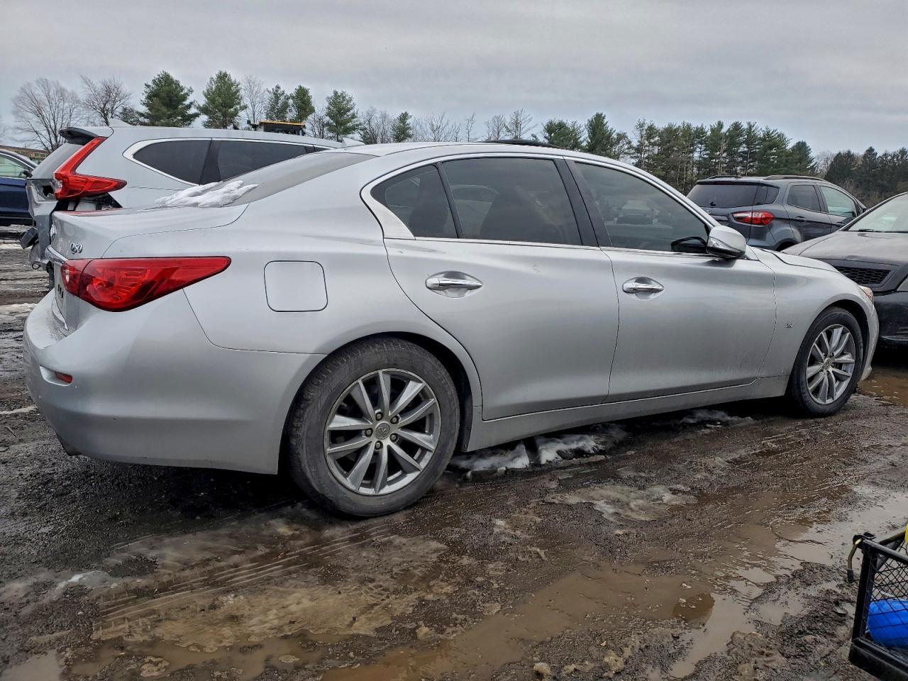 2015 INFINITI Q50