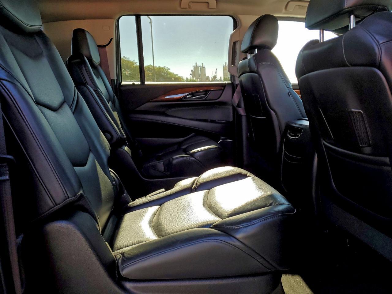2017 CADILLAC Escalade ESV