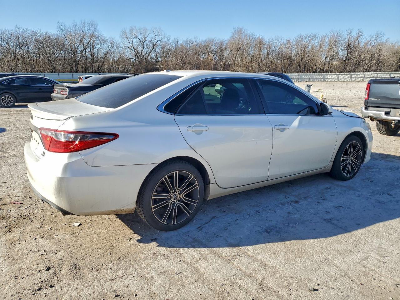 2016 TOYOTA CAMRY