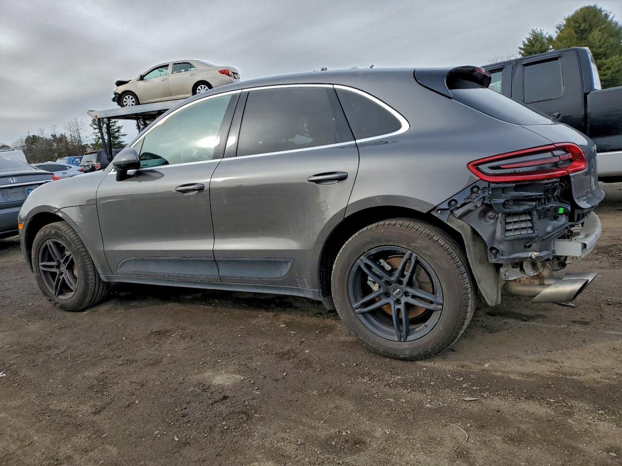 2015 PORSCHE Macan