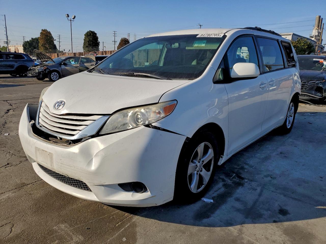 2016 TOYOTA SIENNA