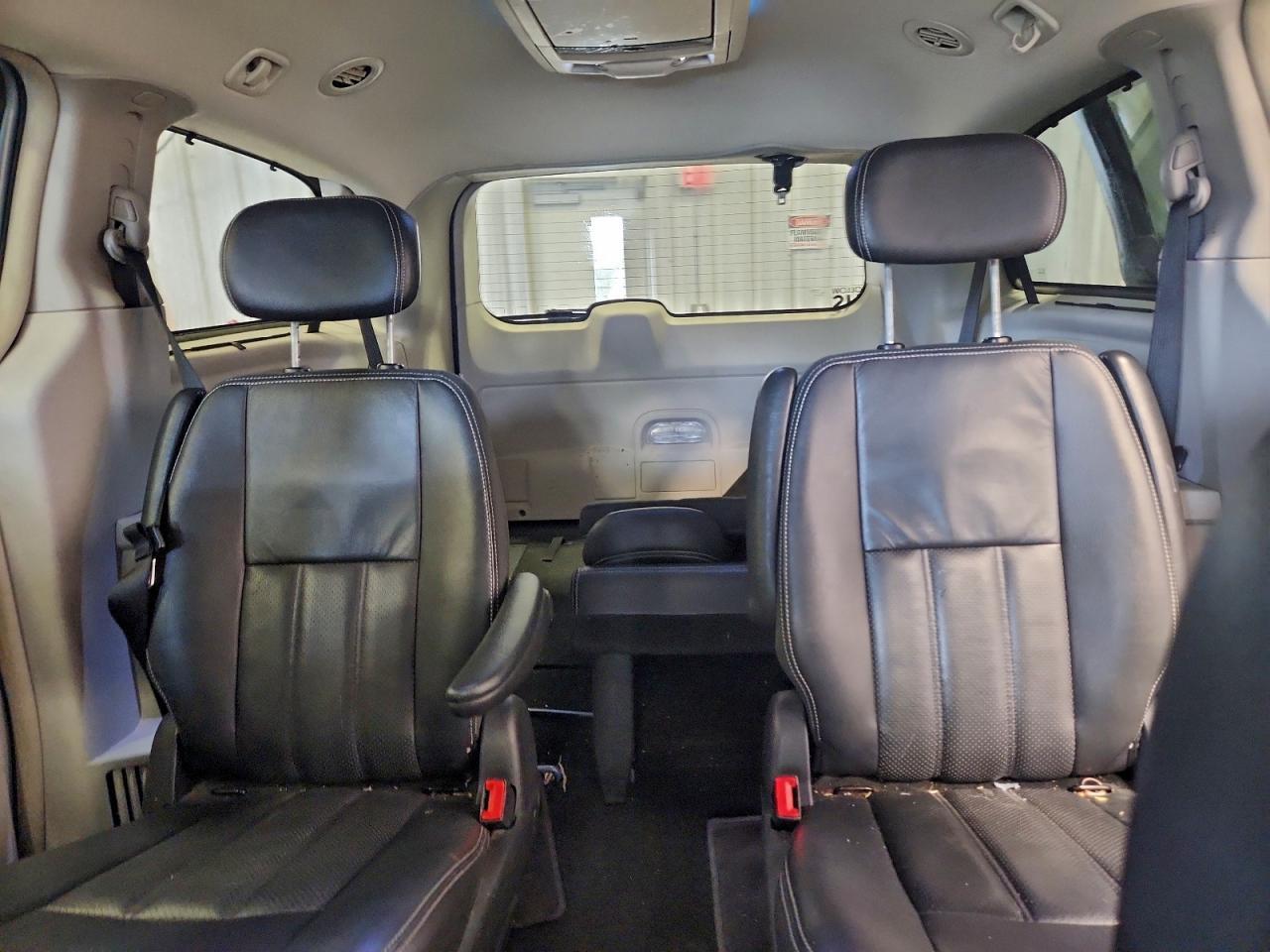 2010 CHRYSLER Town & Country