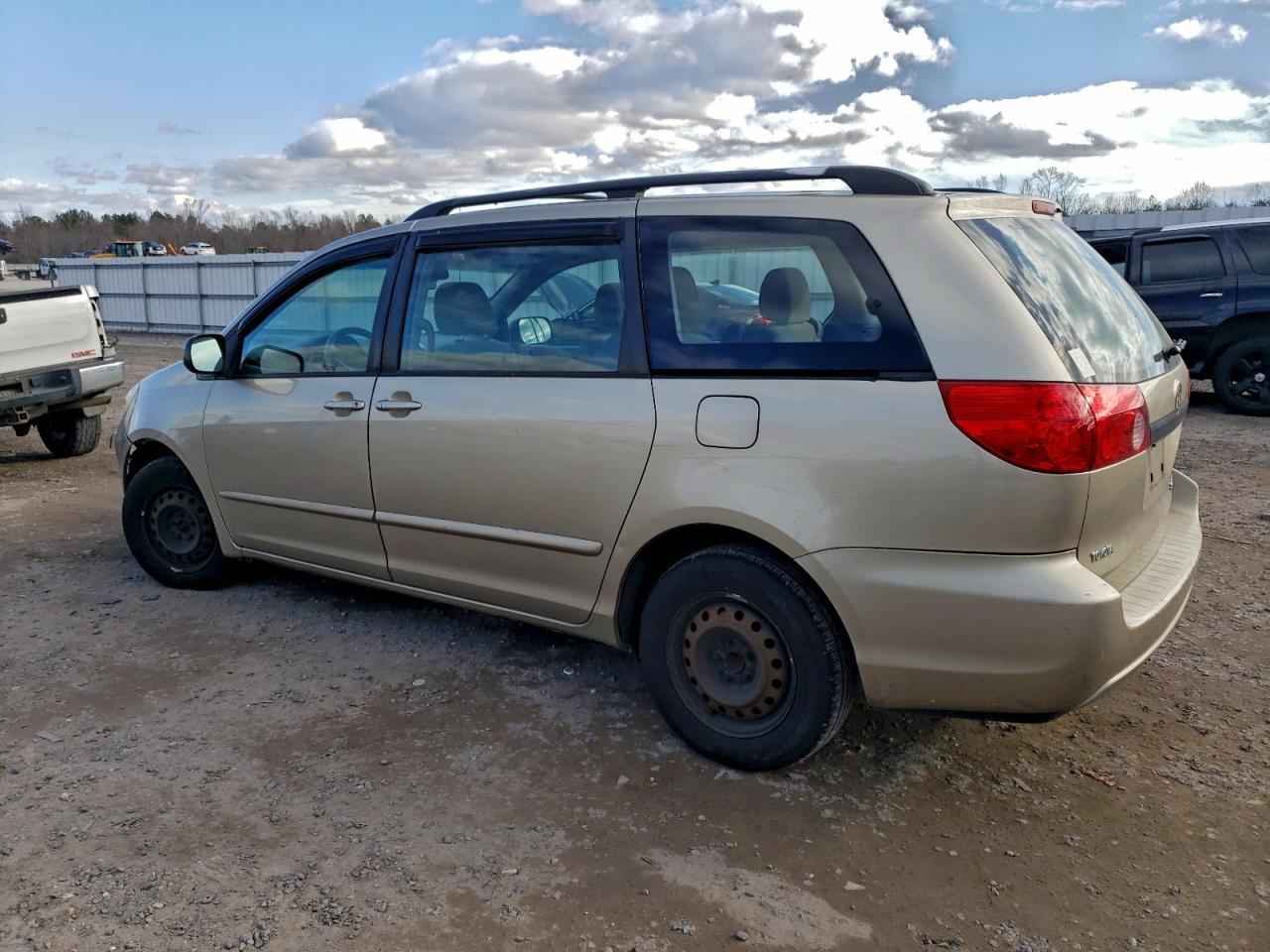 2009 TOYOTA SIENNA