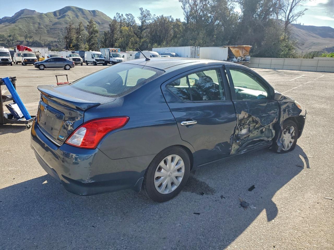 2015 NISSAN VERSA