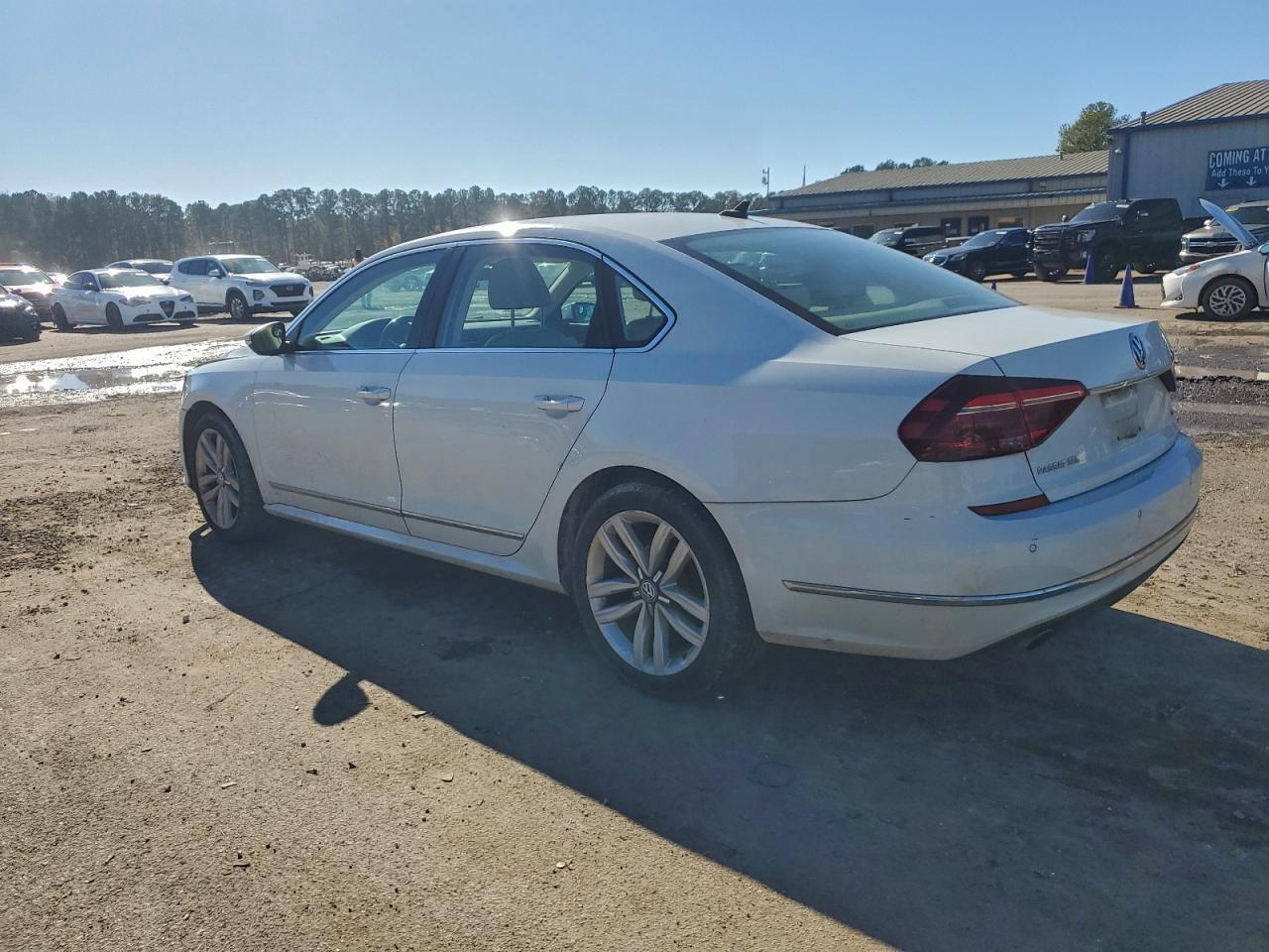 2017 VOLKSWAGEN Passat
