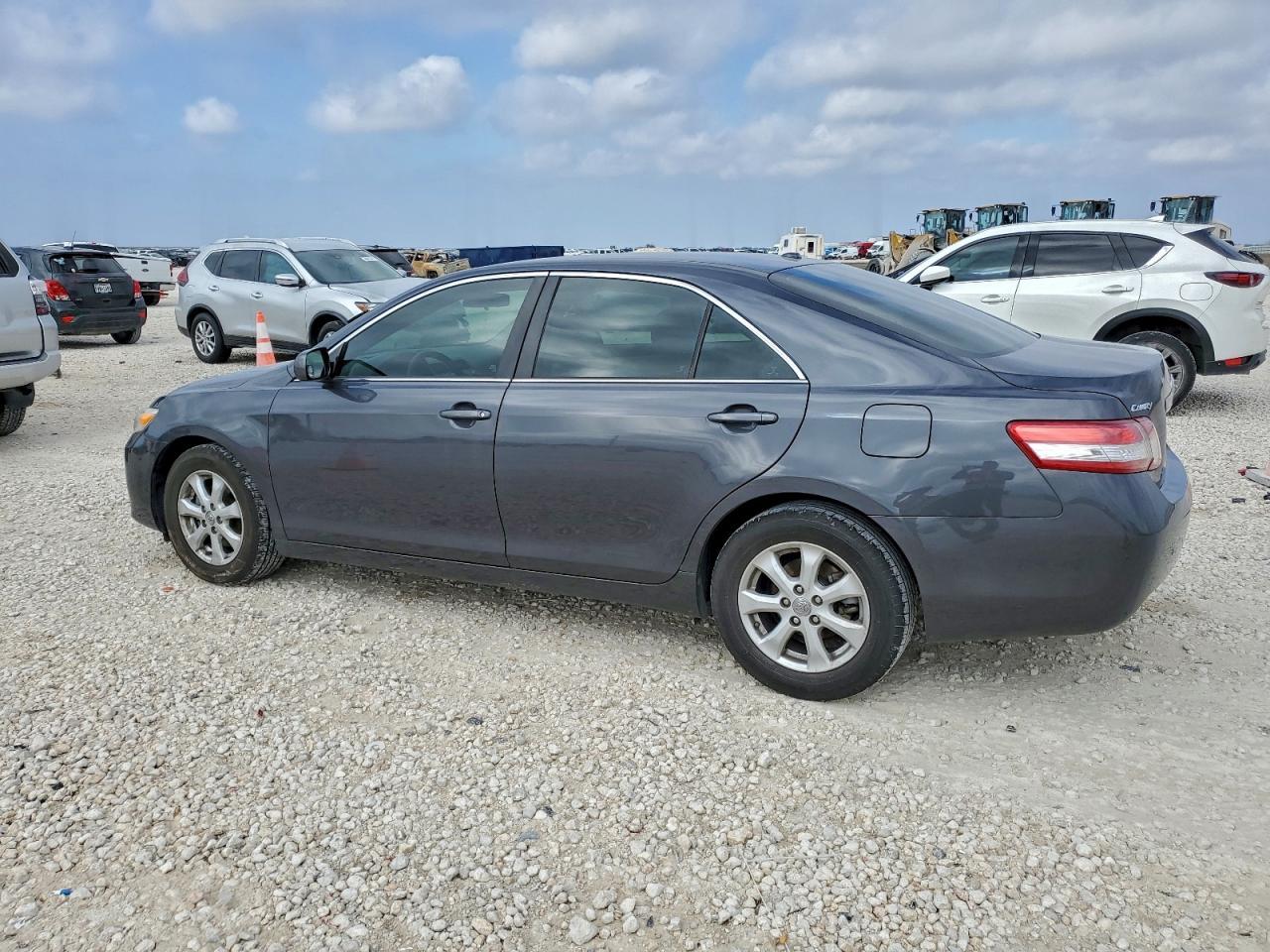 2011 TOYOTA CAMRY