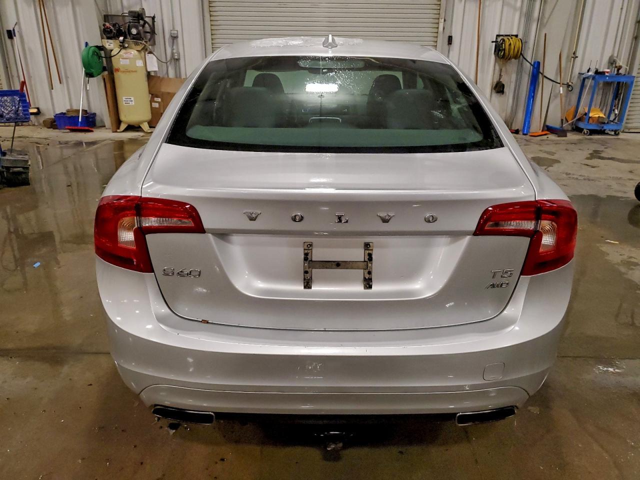 2015 VOLVO S60