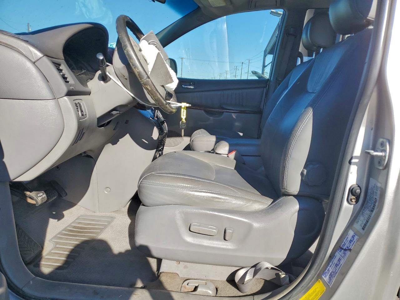 2004 TOYOTA SIENNA