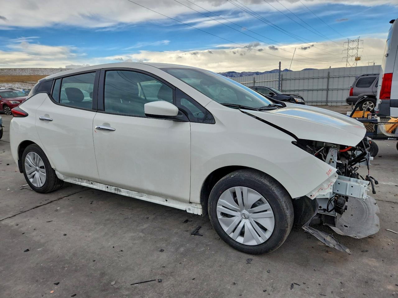 2025 NISSAN LEAF