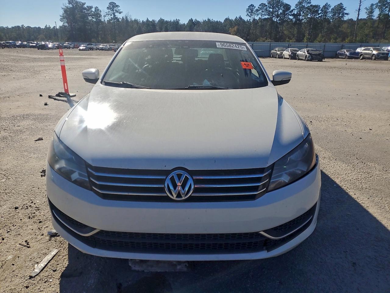 2014 VOLKSWAGEN Passat