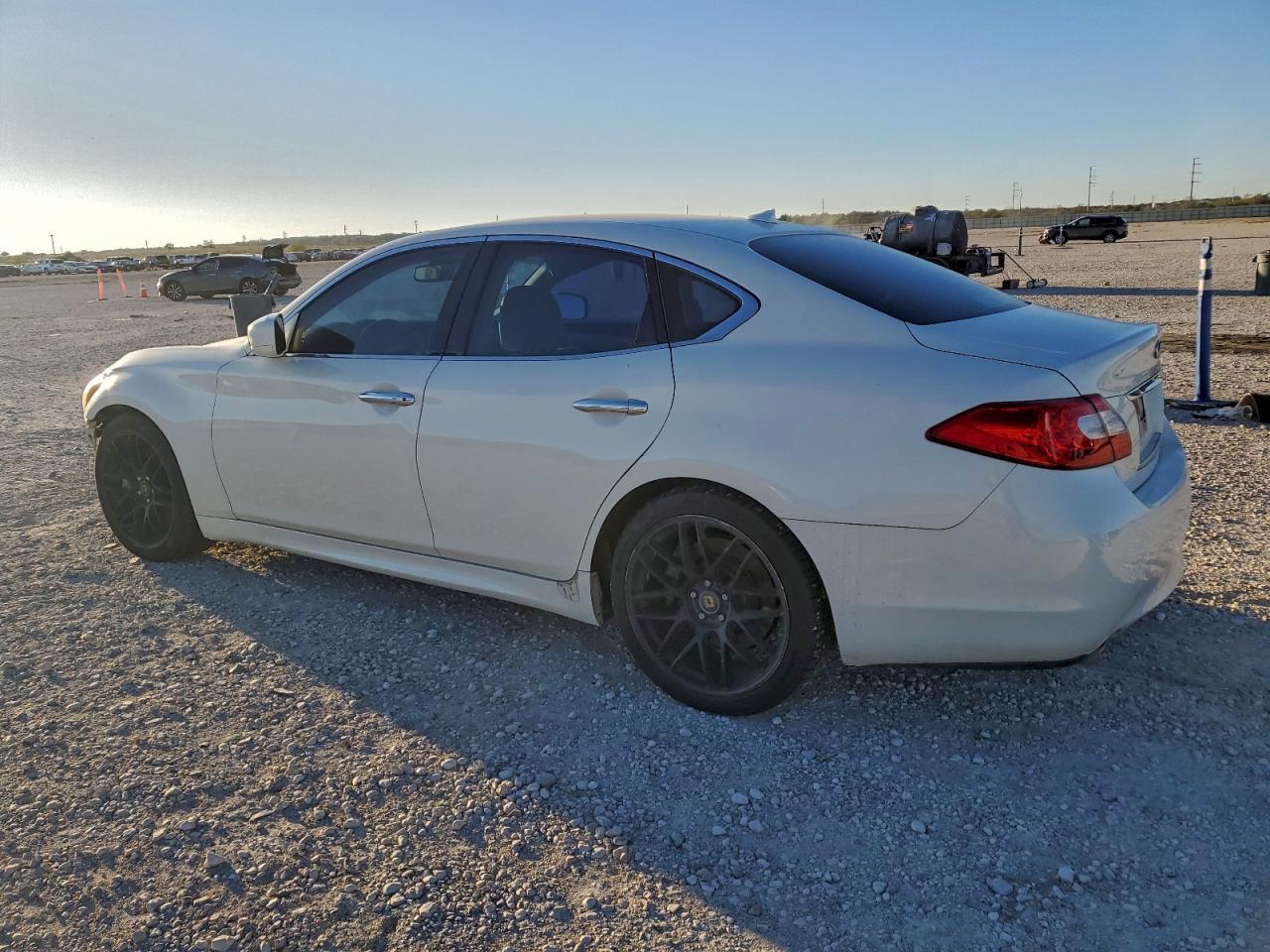 2011 INFINITI M37