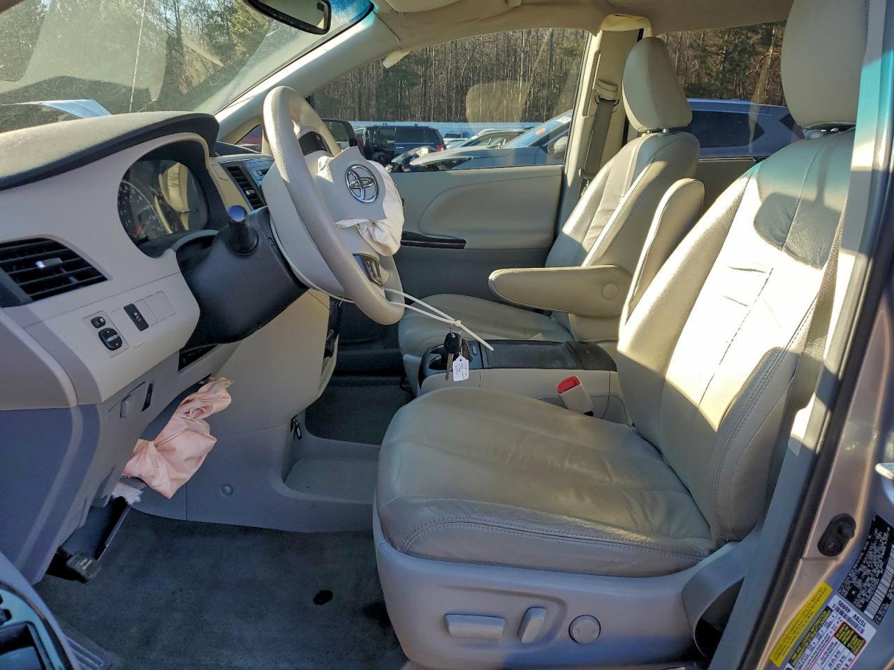 2013 TOYOTA SIENNA