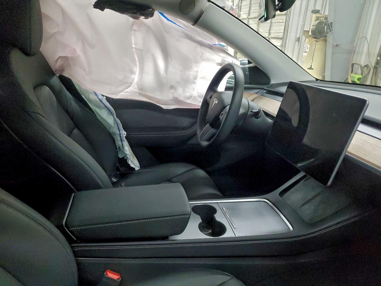 2025 TESLA MODEL Y