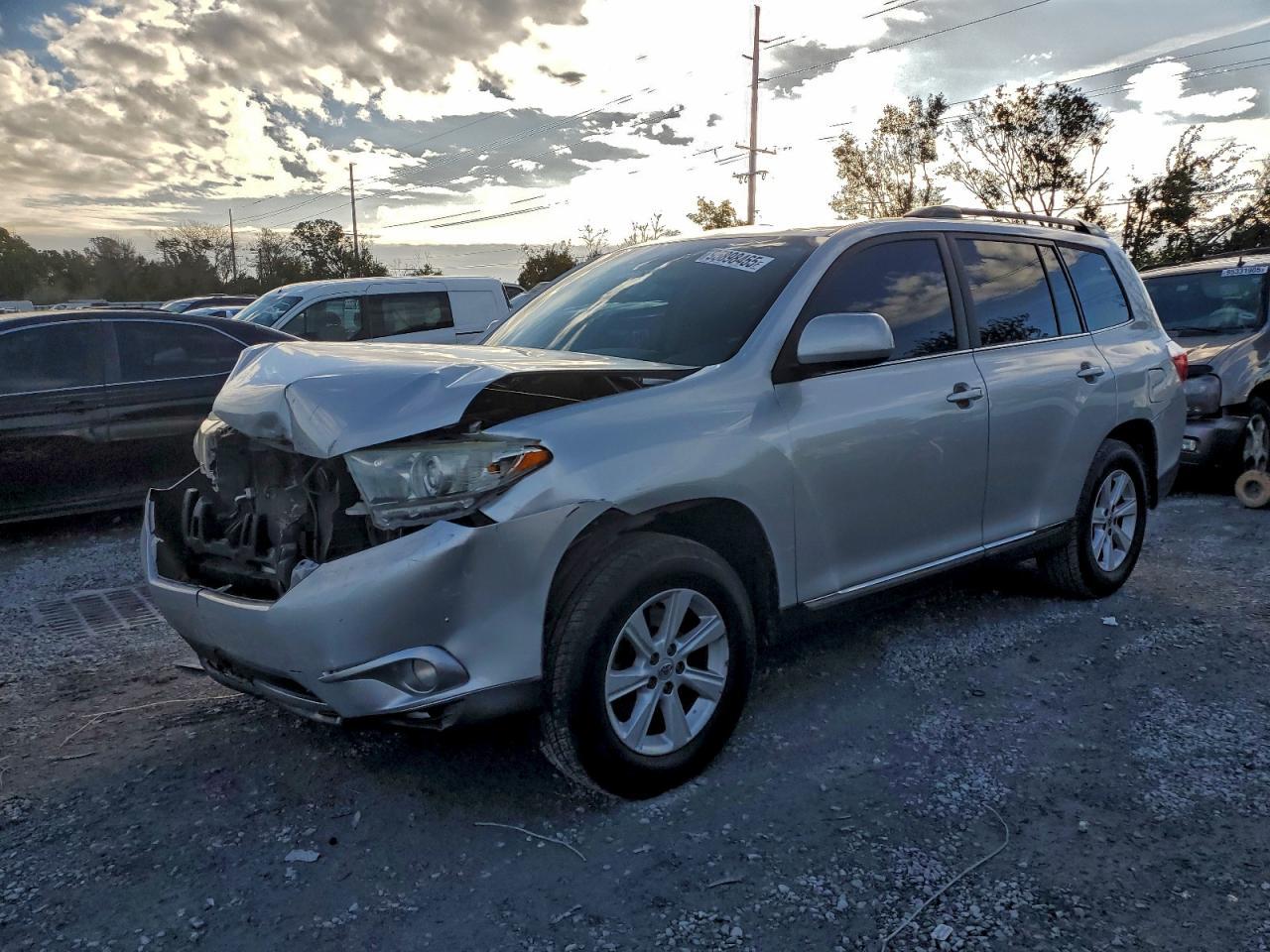 2013 TOYOTA HIGHLANDER