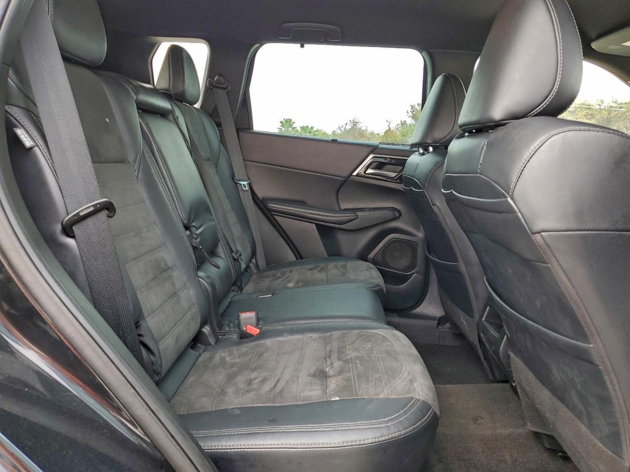 2023 MITSUBISHI outlander