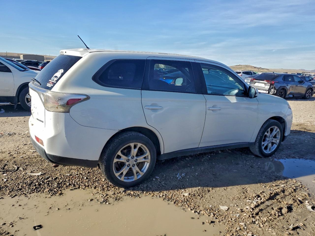 2014 MITSUBISHI outlander