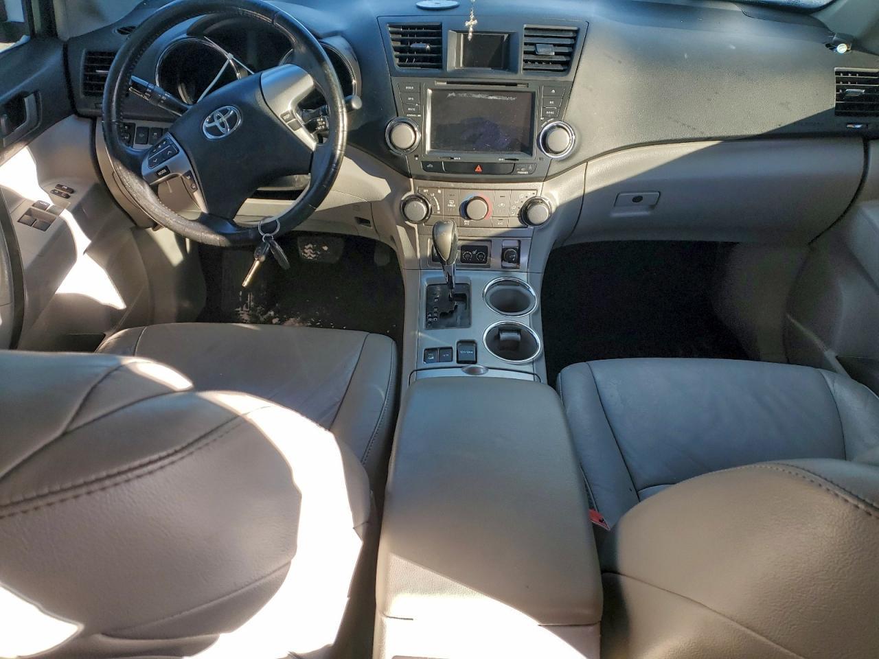 2011 TOYOTA HIGHLANDER