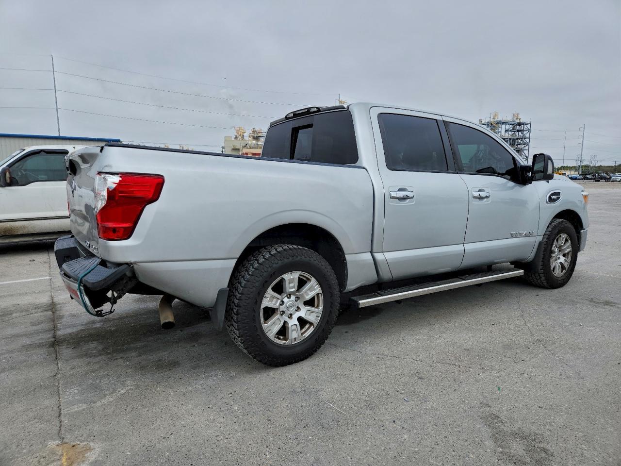 2017 NISSAN Titan