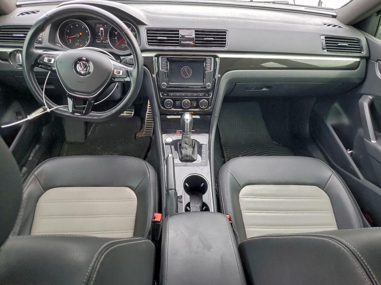 2018 VOLKSWAGEN Passat