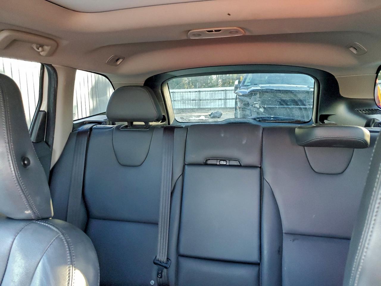 2015 VOLVO XC60