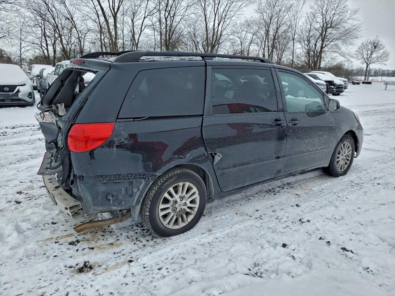 2009 TOYOTA SIENNA