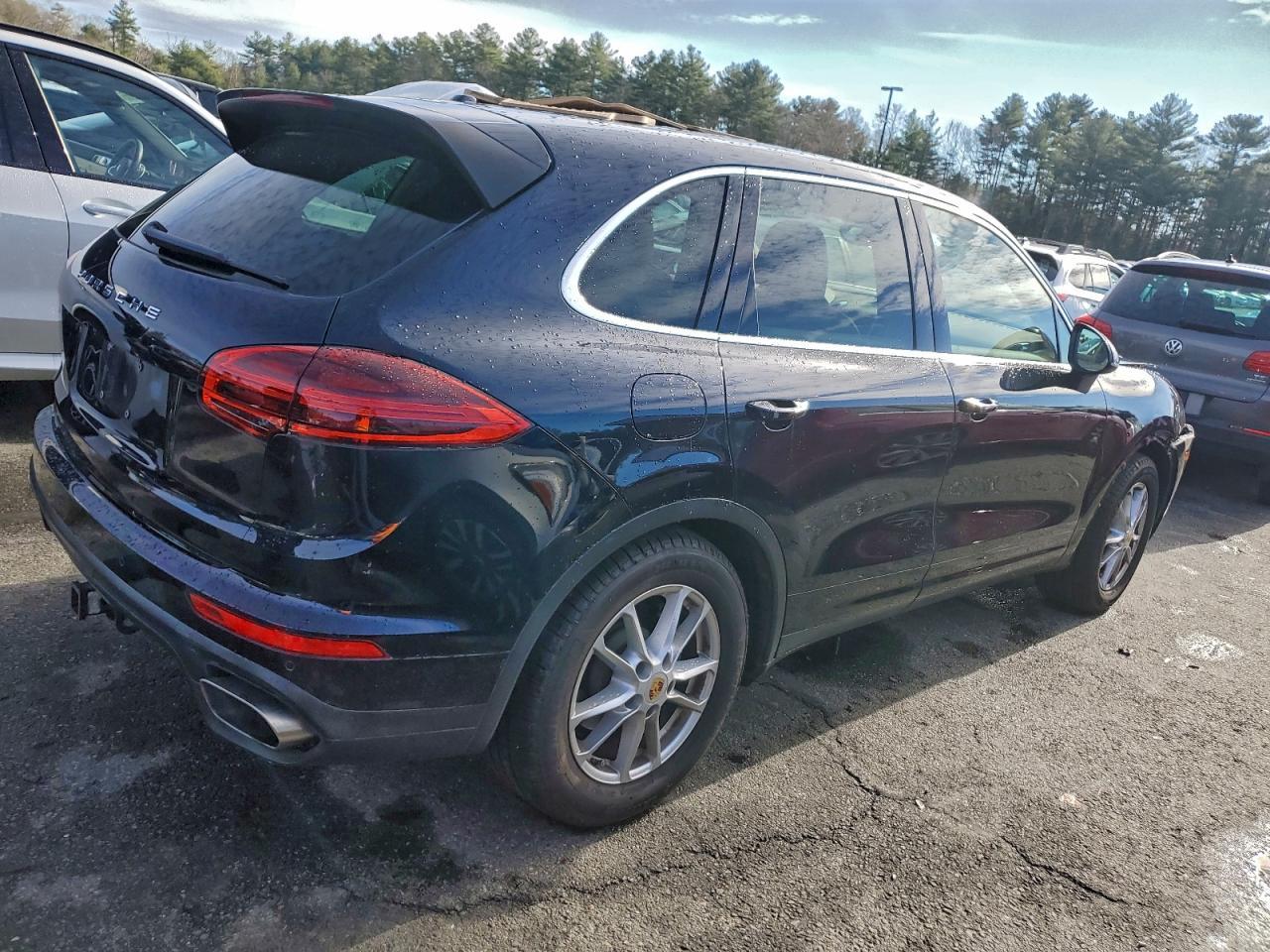 2015 PORSCHE CAYENNE