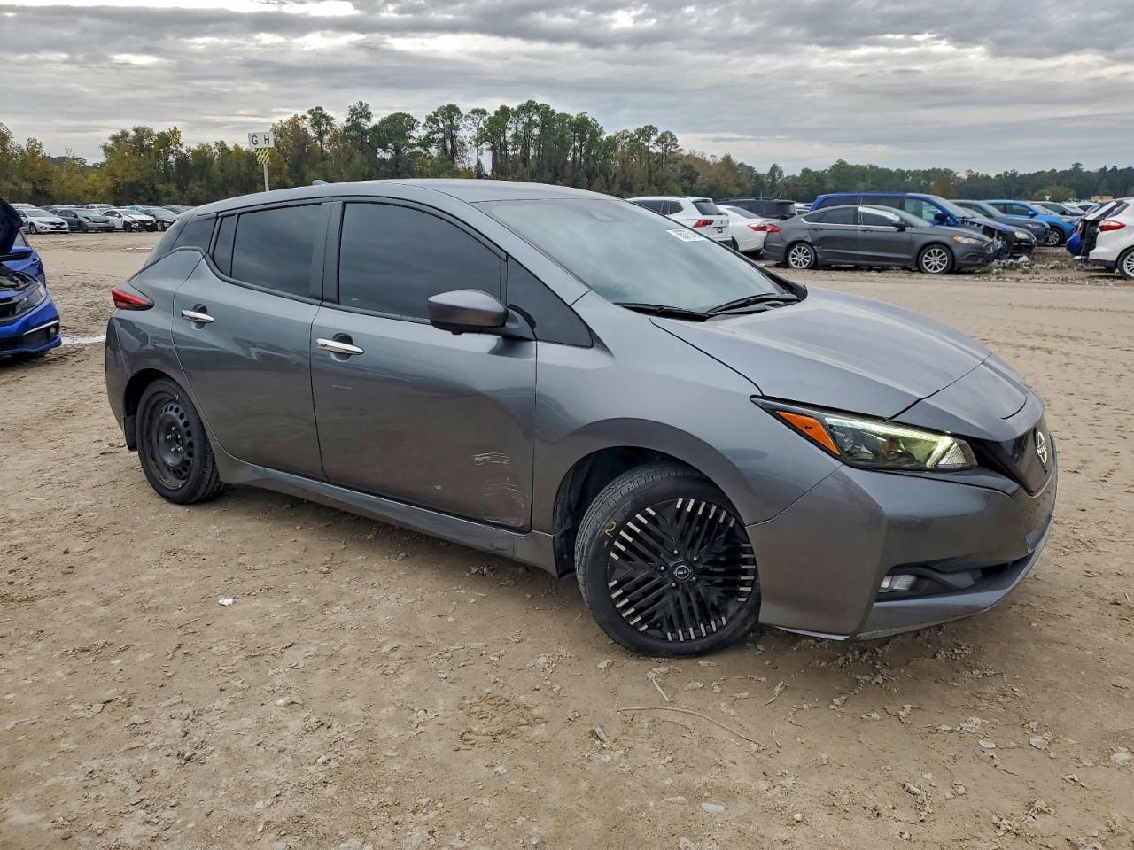 2024 NISSAN LEAF