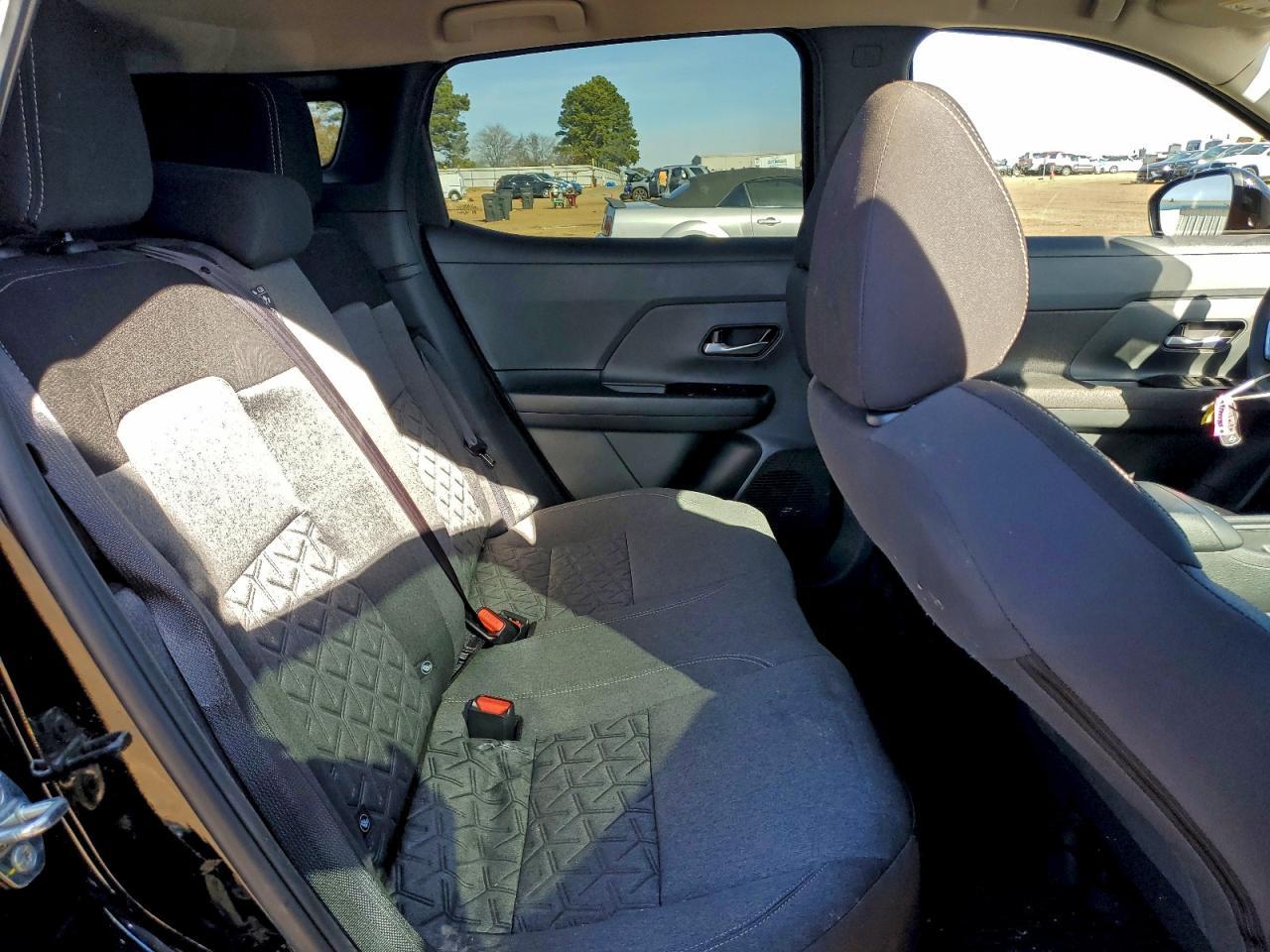 2025 NISSAN KICKS