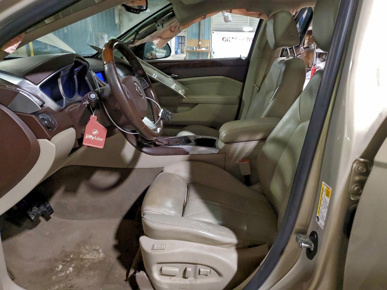 2010 CADILLAC SRX
