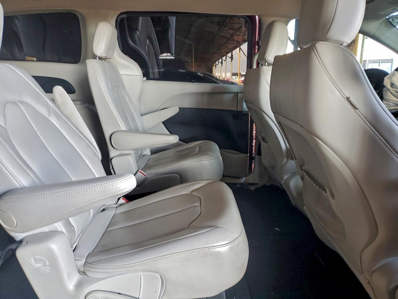 2021 CHRYSLER Voyager