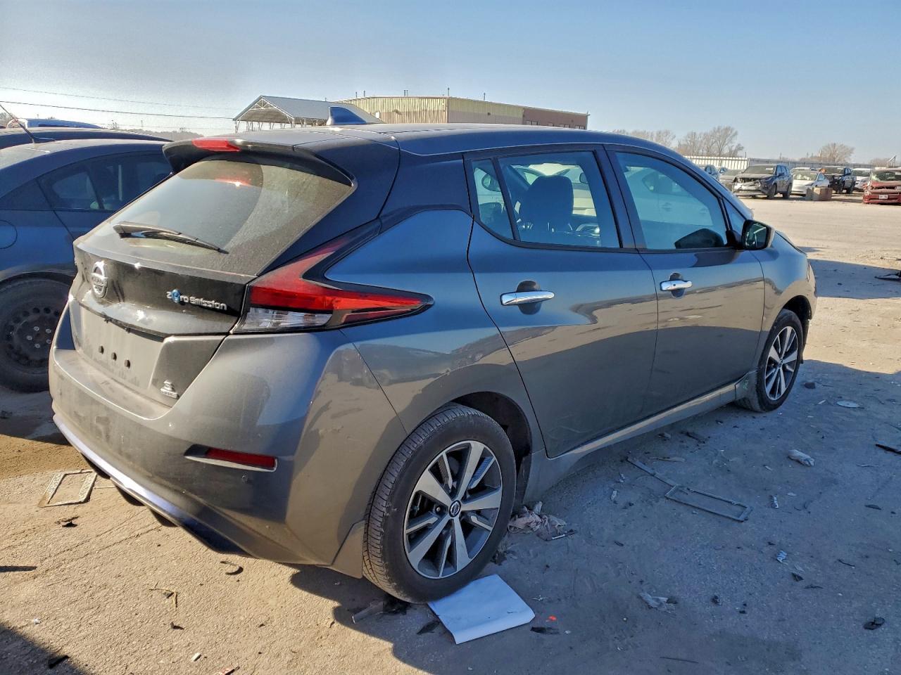 2022 NISSAN LEAF