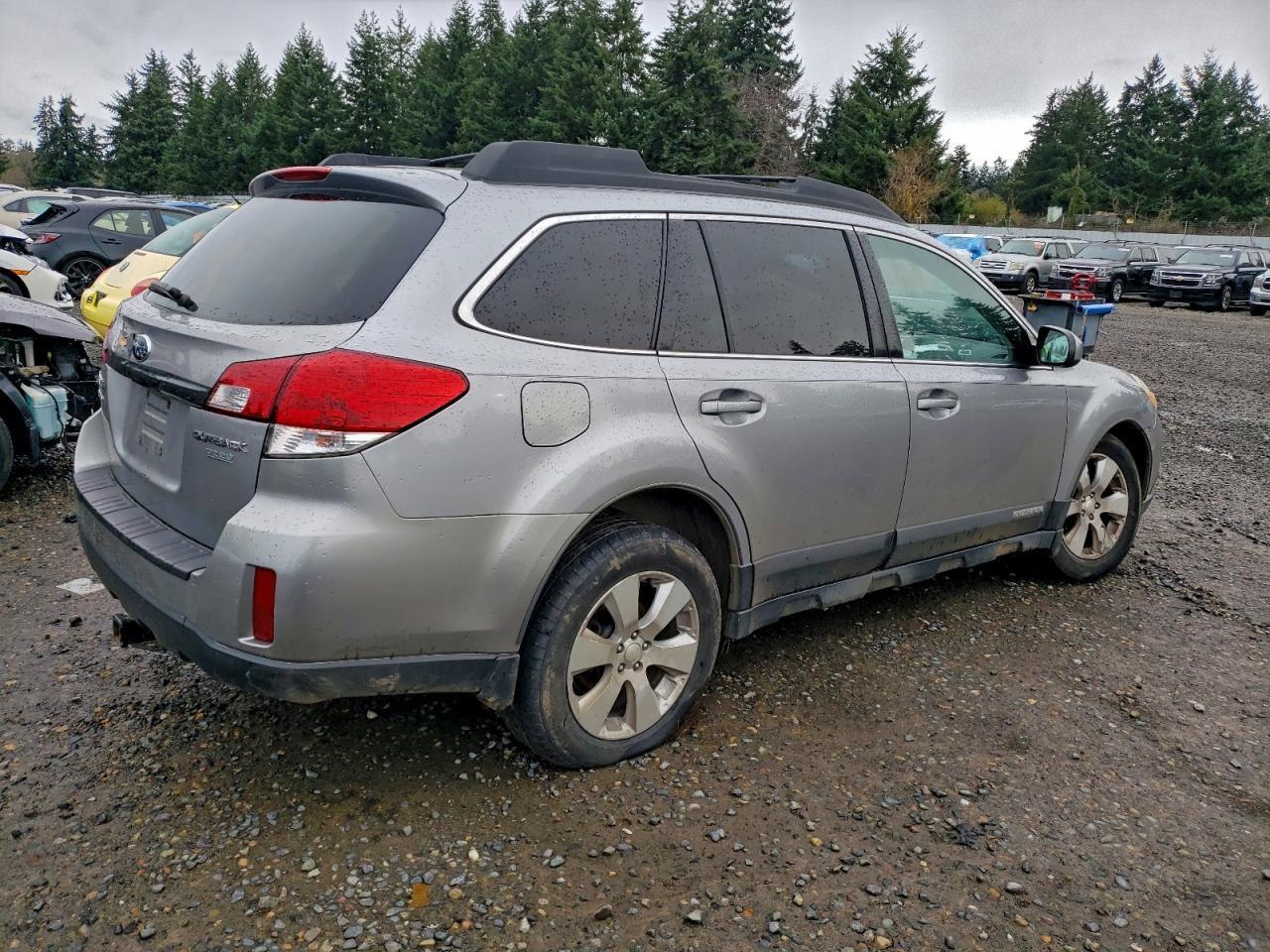 2010 SUBARU Outback