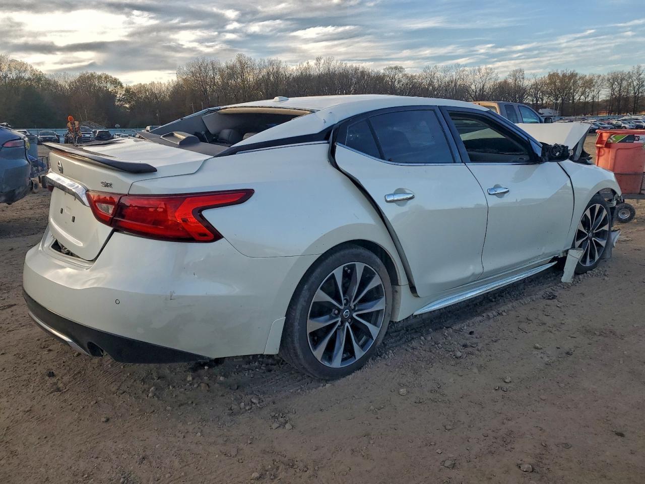 2016 NISSAN Maxima