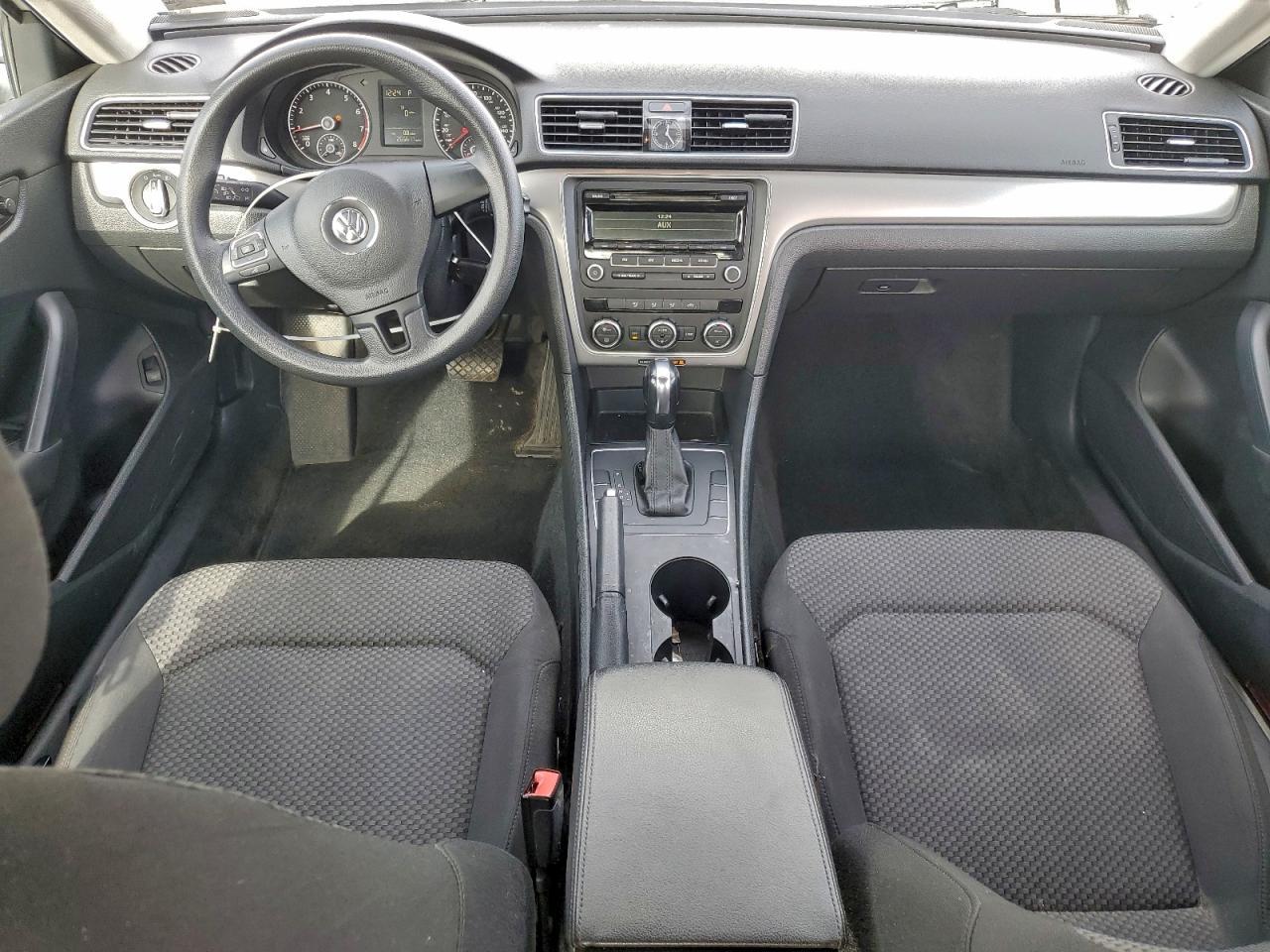 2012 VOLKSWAGEN Passat