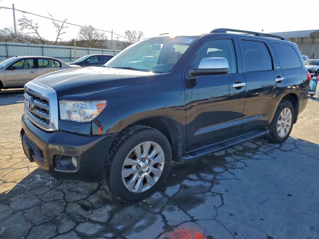 2013 TOYOTA Sequoia
