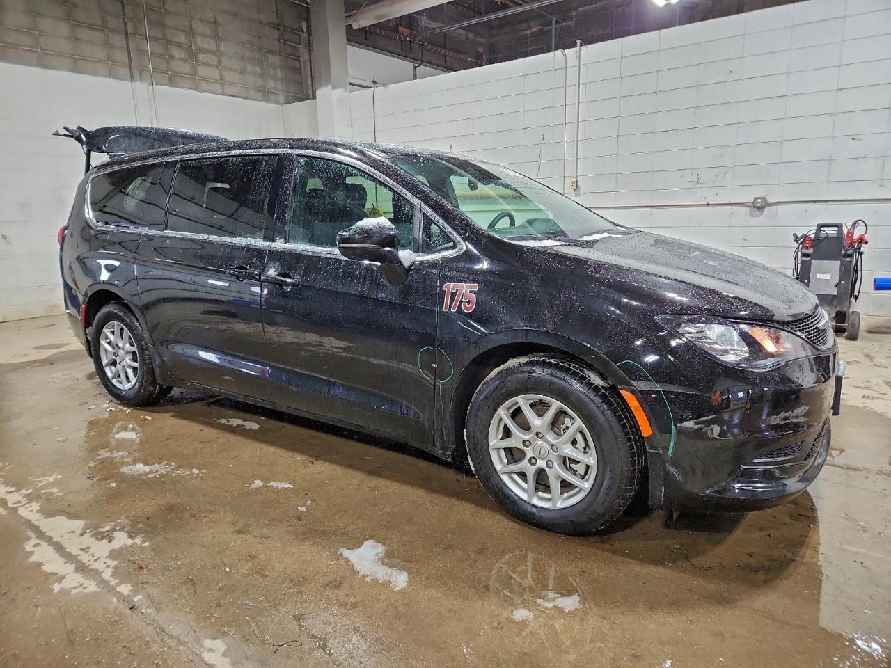 2025 CHRYSLER Voyager