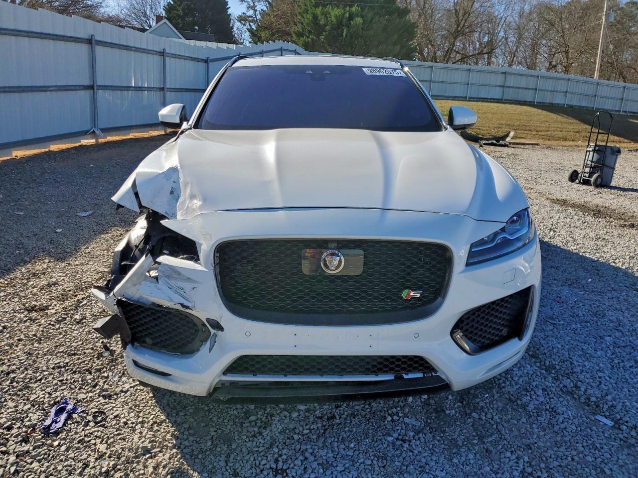 2017 JAGUAR F-Pace