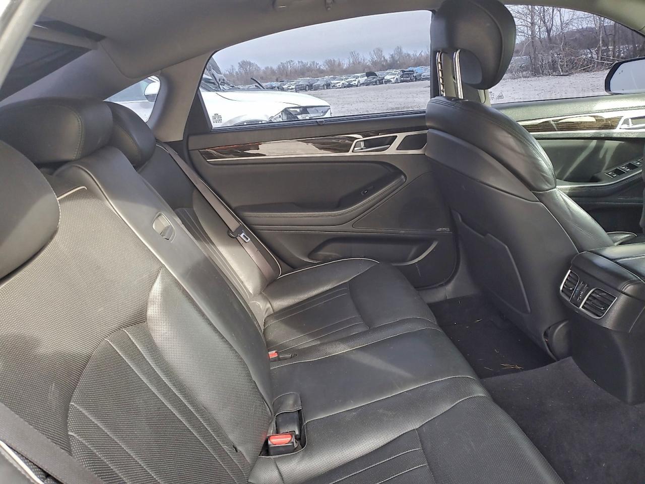 2016 HYUNDAI GENESIS